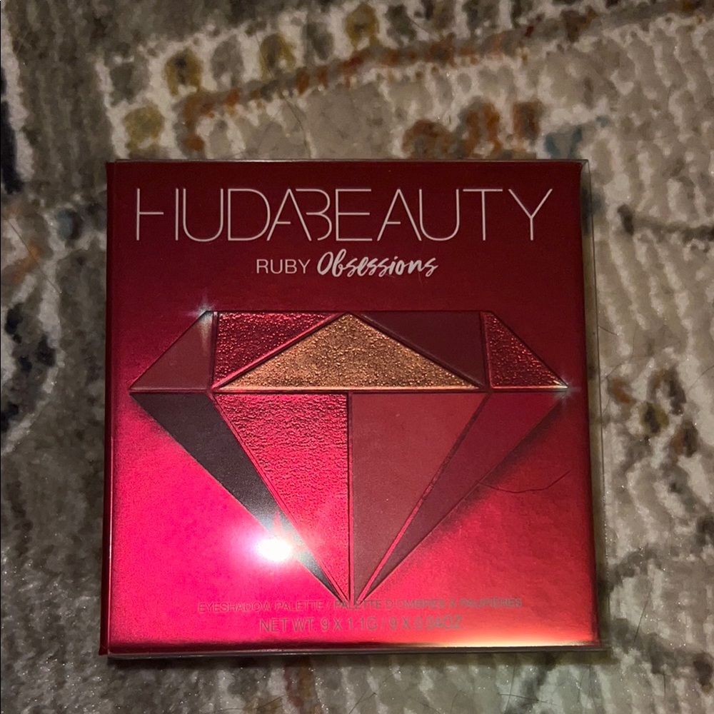 HUDA BEAUTY Red and Gold Eyeshadow Palette
